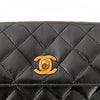 Chanel borsa a tracolla Mini Matelassè in pelle di agnello nera